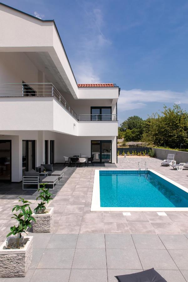 Villa Graefin Malinska Exterior photo
